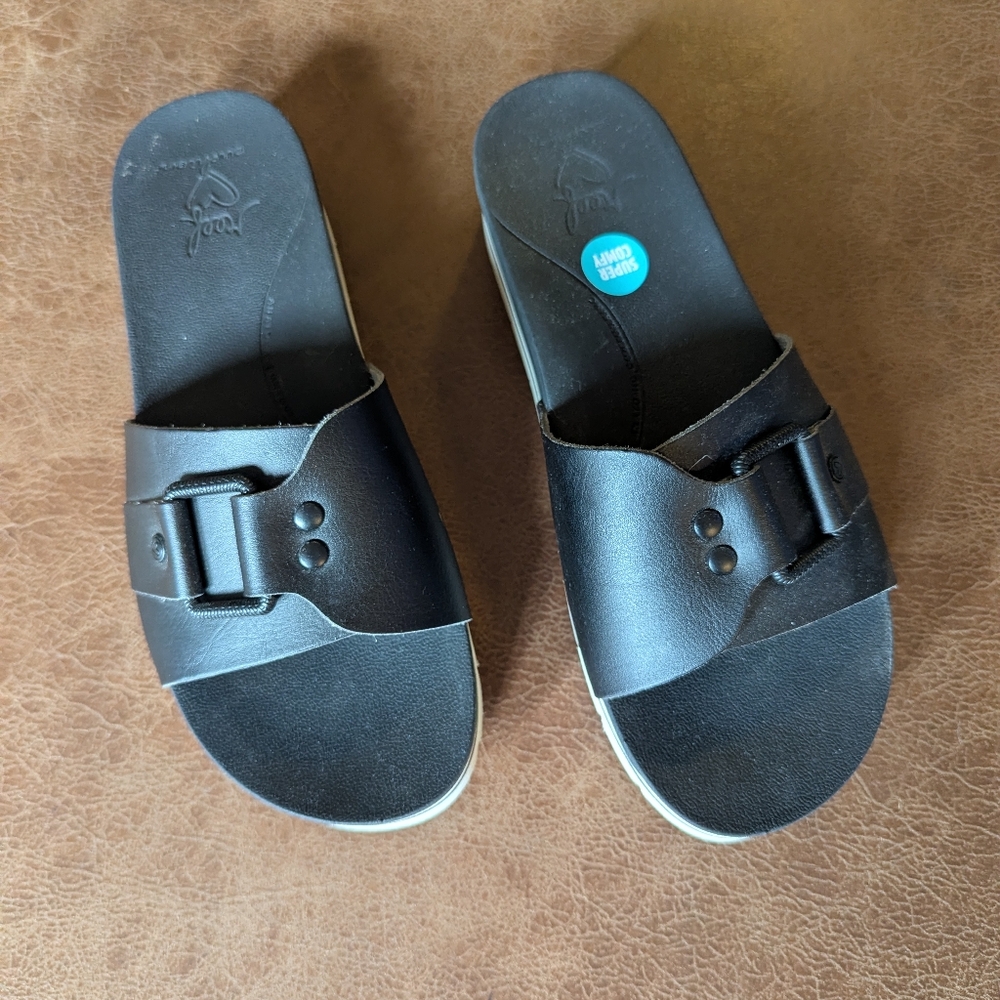 Reed Sandals